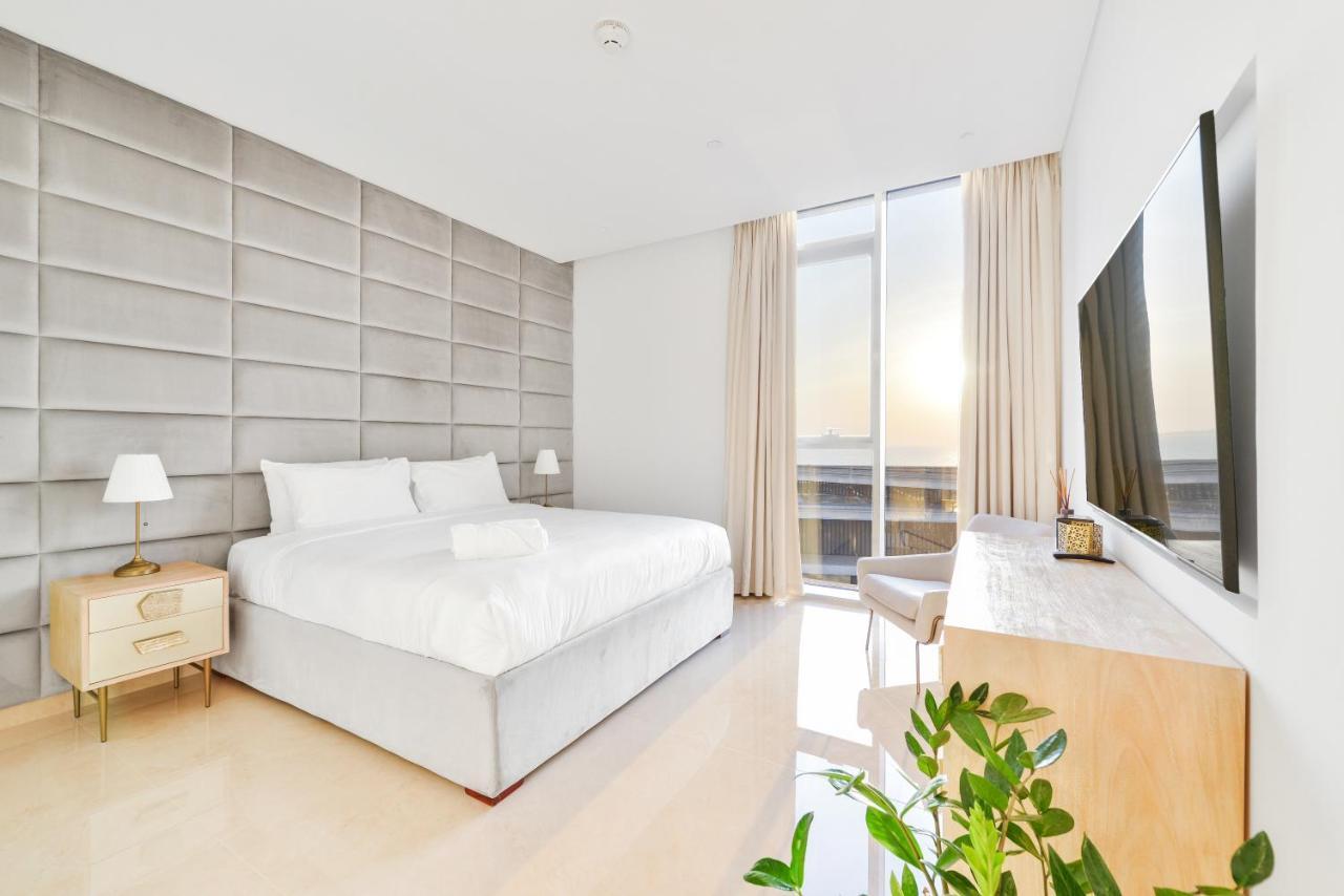 Posh 2 Bedroom Oceanfront Apt In The Heart Of Bluewaters Island Dubai Exteriör bild
