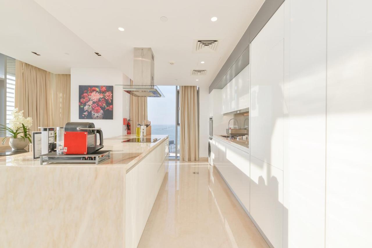 Posh 2 Bedroom Oceanfront Apt In The Heart Of Bluewaters Island Dubai Exteriör bild