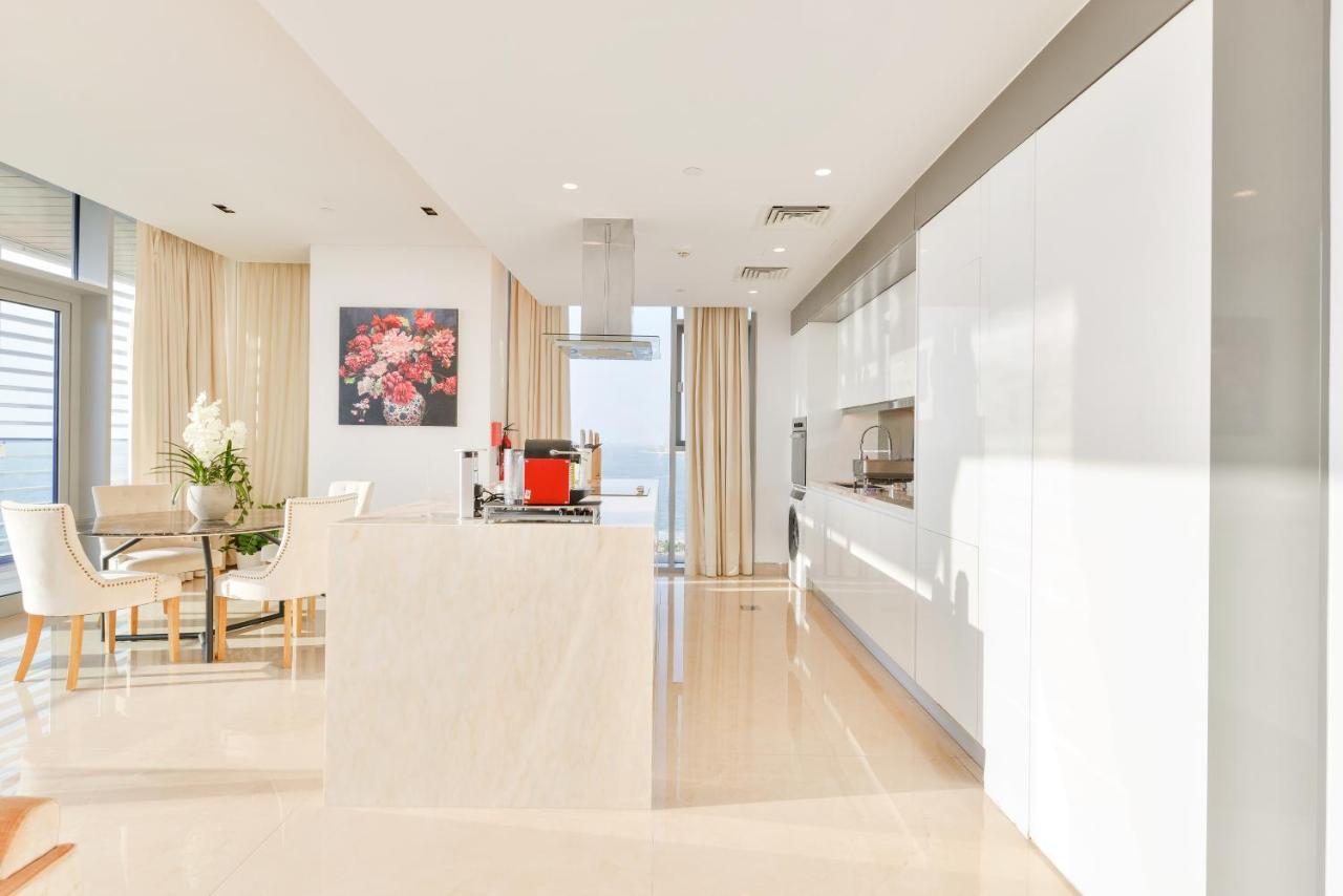 Posh 2 Bedroom Oceanfront Apt In The Heart Of Bluewaters Island Dubai Exteriör bild