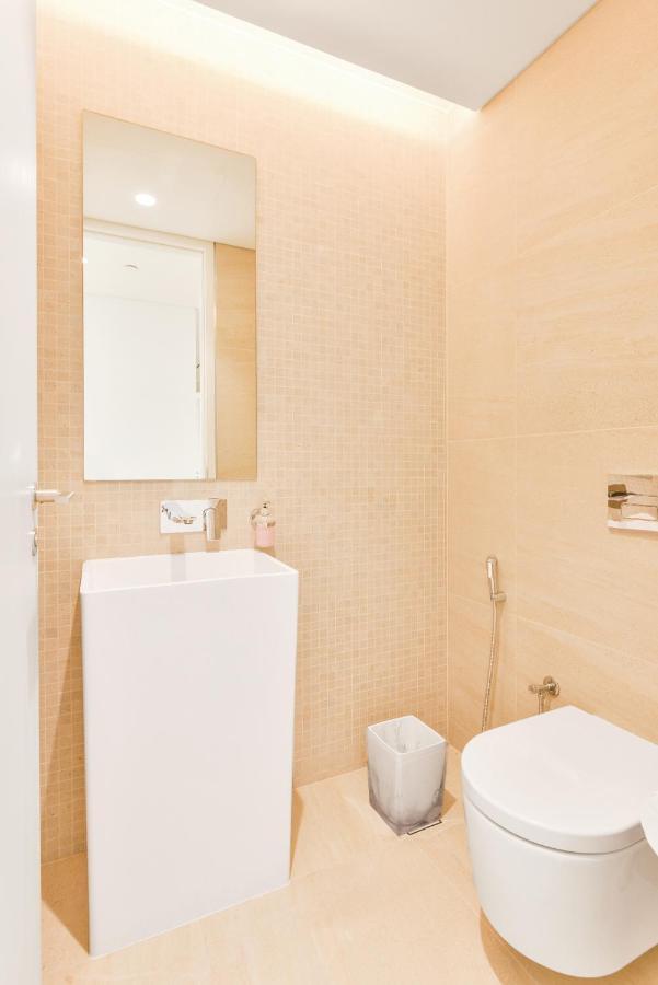 Posh 2 Bedroom Oceanfront Apt In The Heart Of Bluewaters Island Dubai Exteriör bild