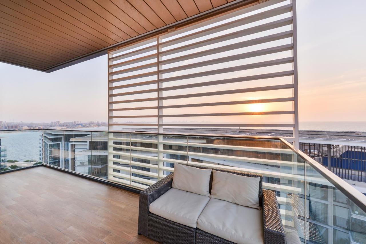 Posh 2 Bedroom Oceanfront Apt In The Heart Of Bluewaters Island Dubai Exteriör bild